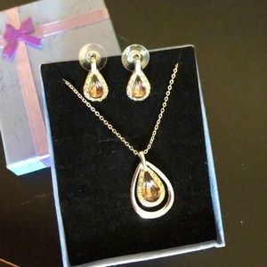 Necklace and earring set